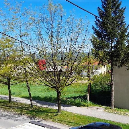 Aura City Visoko Luaran gambar